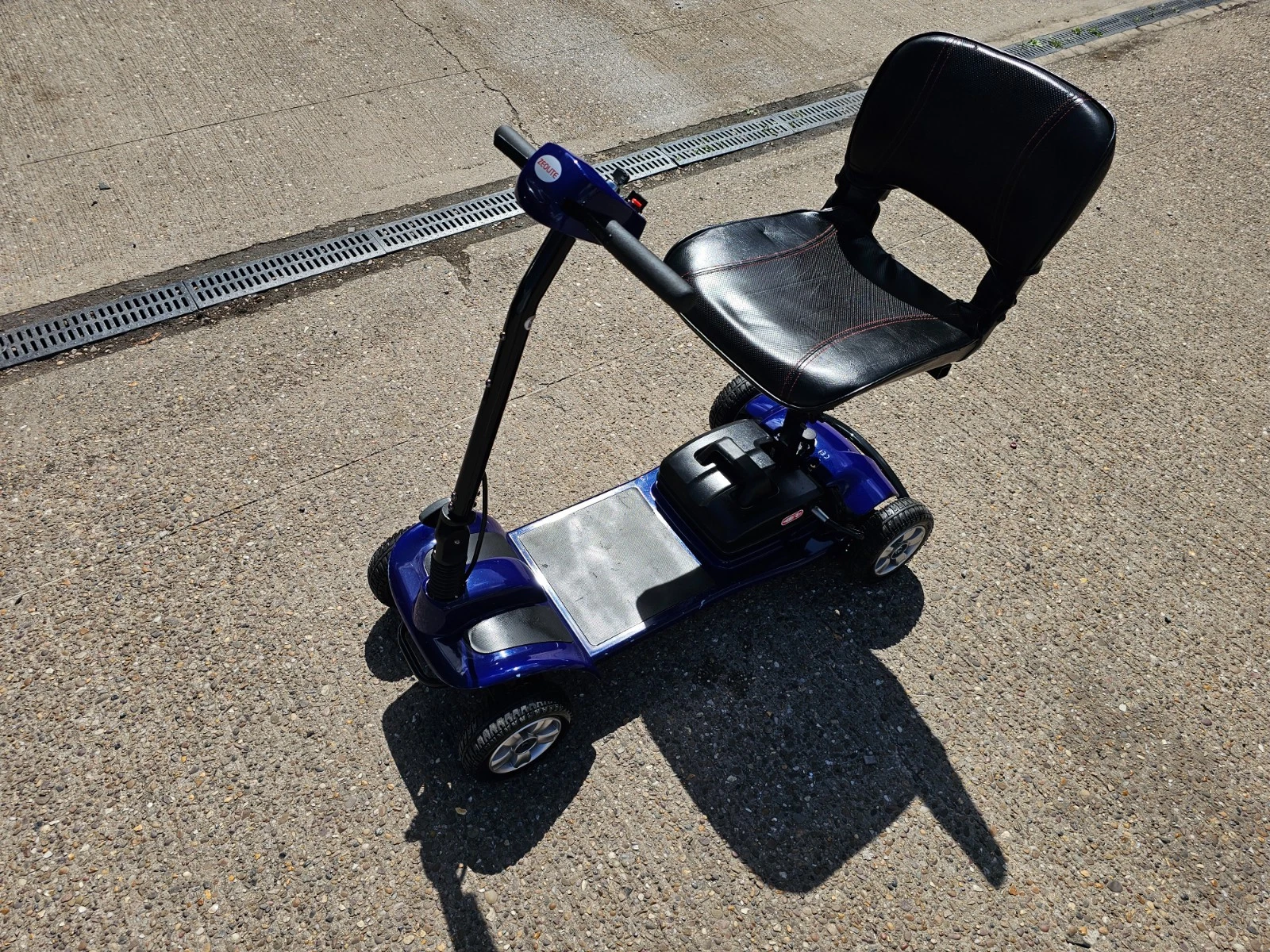 Zeo Lite 4mph electric mobility scooter NEW BATTERIES