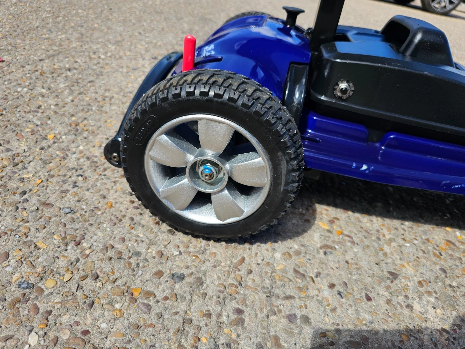 Zeo Lite 4mph electric mobility scooter NEW BATTERIES